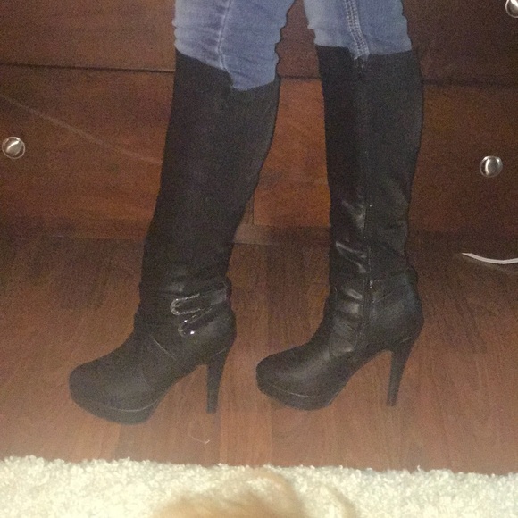 Black boots - Picture 5 of 6